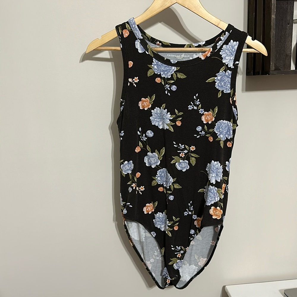 Women’s American Eagle floral tank top body suit Size M super lightweight!
